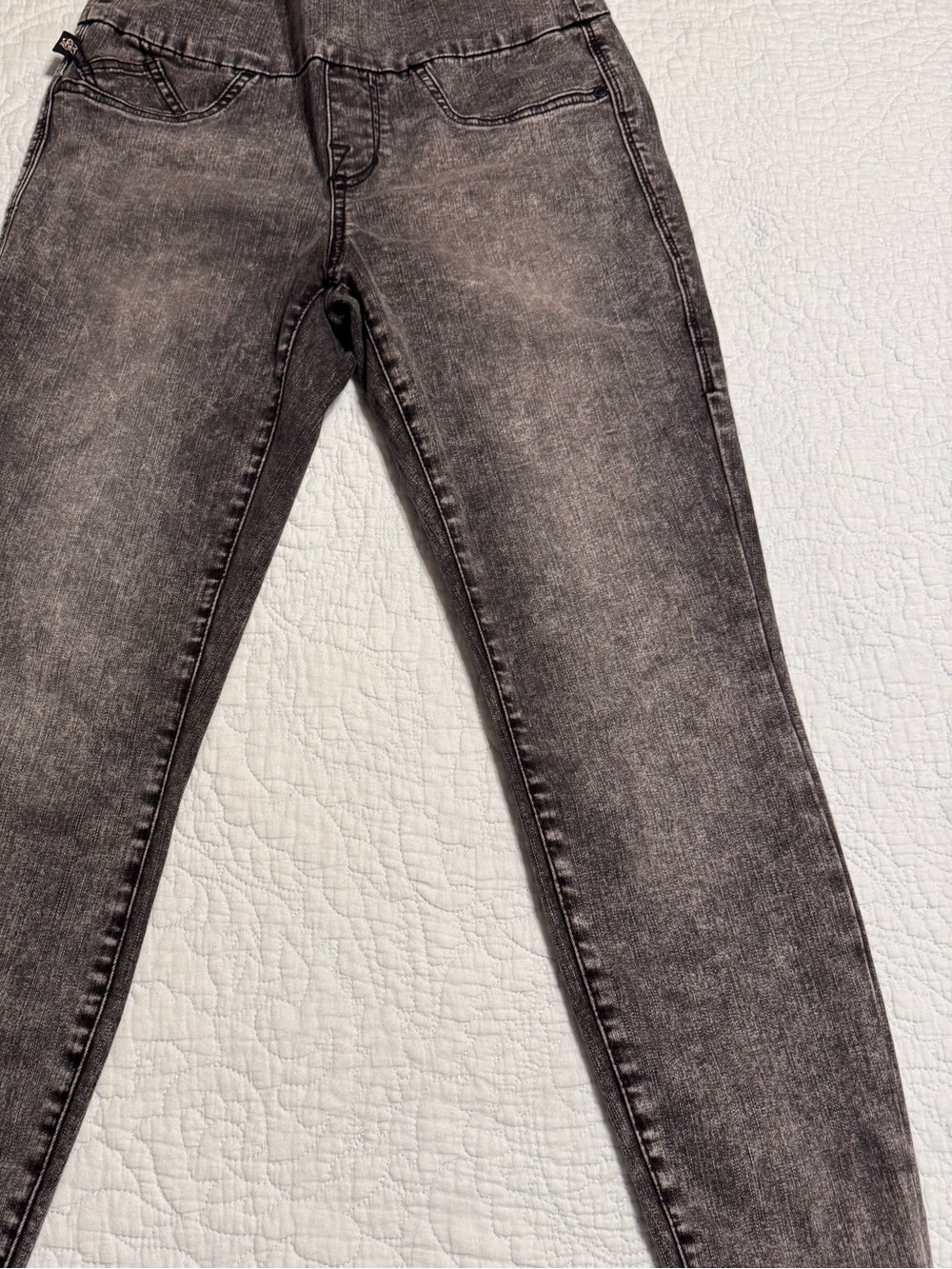 Rock & Republic Fever Pull-On Denim Jeans Gray/Charcoal Size 6M Skinny Jeans